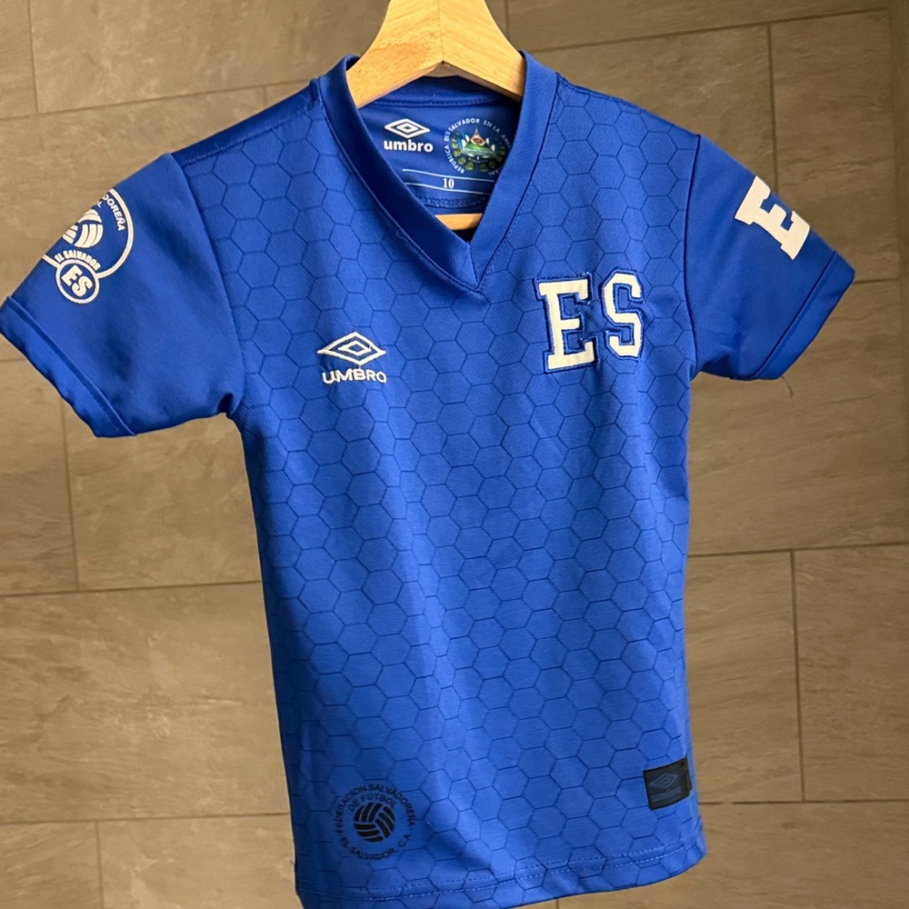 UMBRO Kids El Salvador Soccer Jersey Size 10 (Kids)